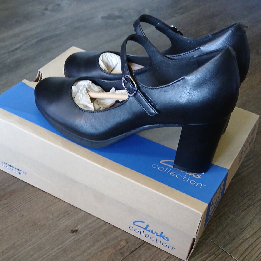 Clarks Black Heels Elegant Design - Picture 4 of 6